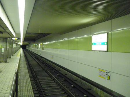 緑橋駅軌道対向壁改良その他工事（建築の部）