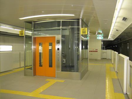 R8号線鴫野停留場仕上げ工事